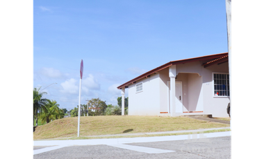 CASA  VENTA O ALQUILER  EN BRISAS DEL GOLF ARRAIJAN