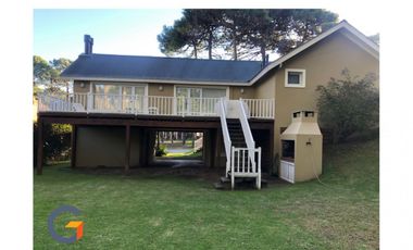 Casa en Alquiler temporal PINAMAR 3 DORM parrilla y jardin