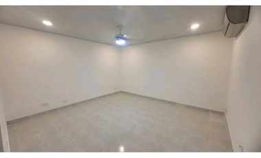 Alquila Casa Super Amplía de 2 Niveles en Paitilla, Amplia Terraza
