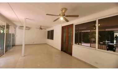 Alquila Casa Super Amplía de 2 Niveles en Paitilla, Amplia Terraza
