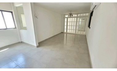 Alquila Casa Super Amplía de 2 Niveles en Paitilla, Amplia Terraza