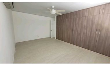 Alquila Casa Super Amplía de 2 Niveles en Paitilla, Amplia Terraza