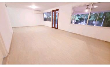 Alquila Casa Super Amplía de 2 Niveles en Paitilla, Amplia Terraza