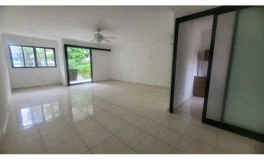 Alquila Casa Super Amplía de 2 Niveles en Paitilla, Amplia Terraza