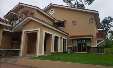 ALQUILER DE CASA EN SENDEROS DE CAMINOS DE CRUCES