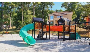 CASA  4 REC EN CLAYTON, SENDEROS CAMINO DE CRUCES