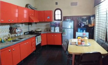 CASA Y DEPTO CALLE ABDALA