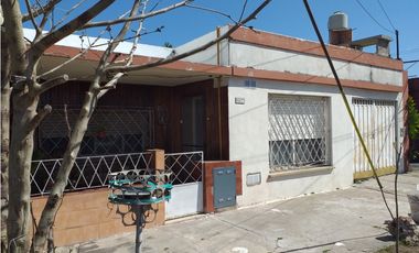 CASA Y DEPTO CALLE ABDALA