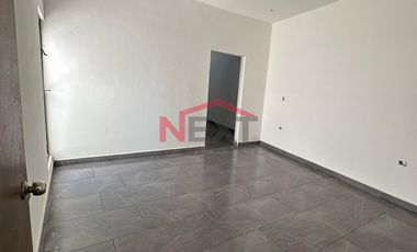 Venta en las Huertas Residencial con recámara en planta Baja y cocina integral incluida (L17)