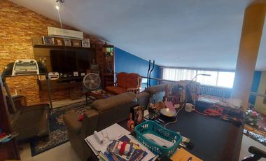 En venta villa con piscina en Puerto Azul