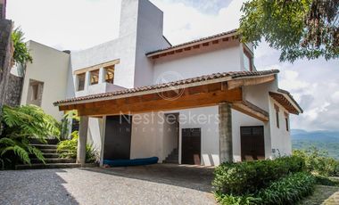 CASA EN VENTA CON VISTA AL LAGO