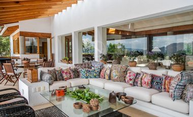 CASA EN VENTA CON VISTA AL LAGO