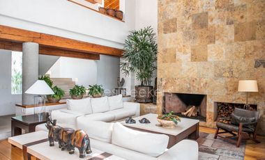 CASA EN VENTA CON VISTA AL LAGO