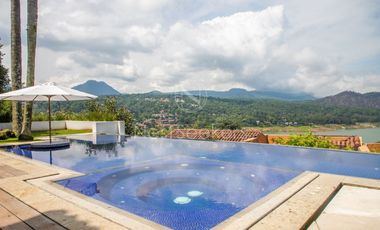 CASA EN VENTA CON VISTA AL LAGO
