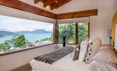 CASA EN VENTA CON VISTA AL LAGO