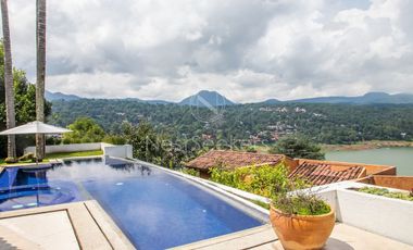 CASA EN VENTA CON VISTA AL LAGO