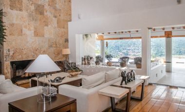 CASA EN VENTA CON VISTA AL LAGO