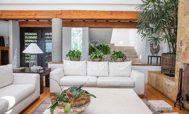 CASA EN VENTA CON VISTA AL LAGO