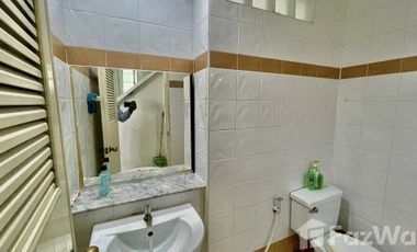 Spacious Townhouse for Sale – Ideal for Investors and Family