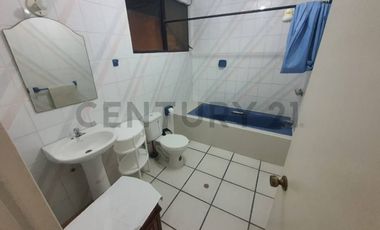 Vendo Casa Grande junto al mar, Independiente, Piscina, 4 Dormitorios en Tonsupa