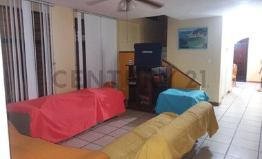 Vendo Casa Grande junto al mar, Independiente, Piscina, 4 Dormitorios en Tonsupa