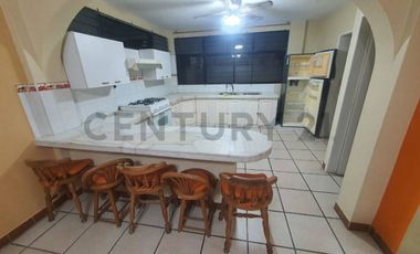 Vendo Casa Grande junto al mar, Independiente, Piscina, 4 Dormitorios en Tonsupa