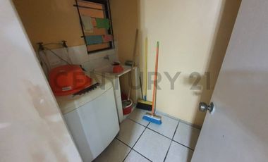 Vendo Casa Grande junto al mar, Independiente, Piscina, 4 Dormitorios en Tonsupa