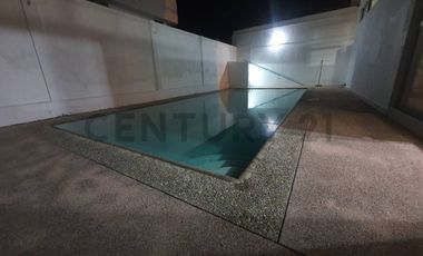 Vendo Casa Grande junto al mar, Independiente, Piscina, 4 Dormitorios en Tonsupa