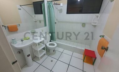 Vendo Casa Grande junto al mar, Independiente, Piscina, 4 Dormitorios en Tonsupa