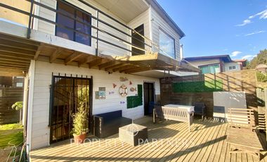 Pichilemu, Casa con maravillosa vista en sector residencial