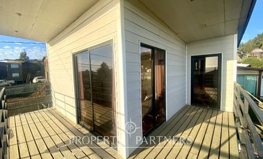 Pichilemu, Casa con maravillosa vista en sector residencial