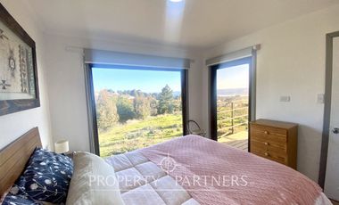 Pichilemu, Casa con maravillosa vista en sector residencial