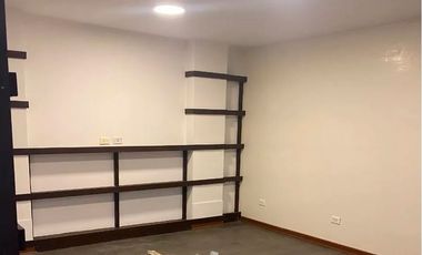 Oficina en Arriendo en Encomenderos / El Bosque Norte / Metro Tobalaba