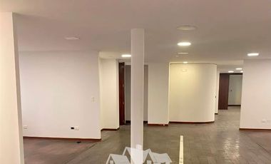 Oficina en Arriendo en Encomenderos / El Bosque Norte / Metro Tobalaba