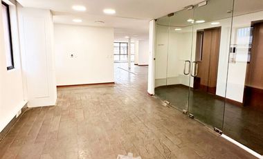 Oficina en Arriendo en Encomenderos / El Bosque Norte / Metro Tobalaba