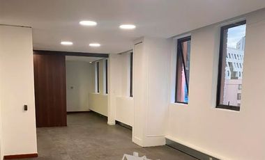 Oficina en Arriendo en Encomenderos / El Bosque Norte / Metro Tobalaba