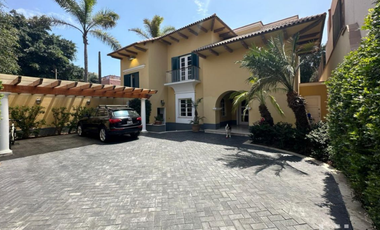 HERMOSA CASA EN ALQUILER CON 4 DORMITORIOS Y BUEN JARDIN EN SAN ISIDRO