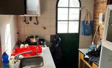 Sánchez de Loria 700  Depósito c/ vivienda en lote propio 8,37 x 61mts. T512m².