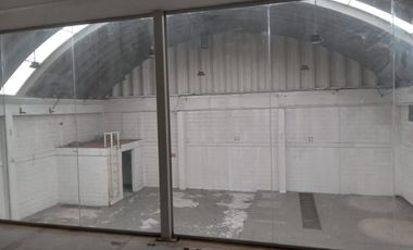 ¡En RENTA, excelente local comercial con mezzanine con ubicación privilegiada!