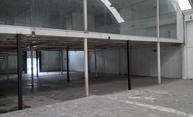 ¡En RENTA, excelente local comercial con mezzanine con ubicación privilegiada!