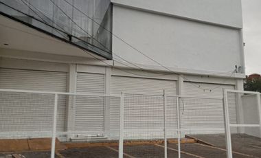 ¡En RENTA, excelente local comercial con mezzanine con ubicación privilegiada!
