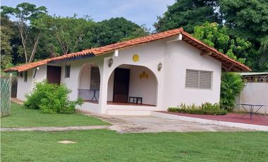 SE ALQUILA CASA AMOBLADA EN CORONADO