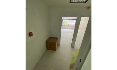 Se alquila local comercial en el Cangrejo