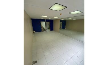 Se alquila local comercial en el Cangrejo
