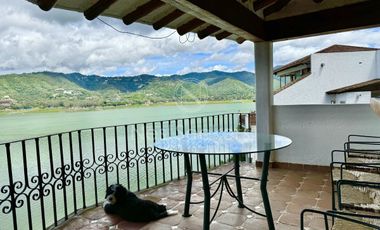 CASA EN VENTA EN LA PEÑA CON VISTA  Y ACCESO AL LAGO