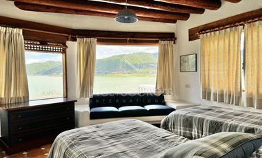 CASA EN VENTA EN LA PEÑA CON VISTA  Y ACCESO AL LAGO