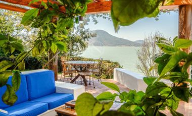 CASA EN VENTA EN LA PEÑA CON VISTA  Y ACCESO AL LAGO