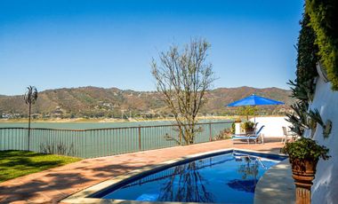 CASA EN VENTA EN LA PEÑA CON VISTA  Y ACCESO AL LAGO
