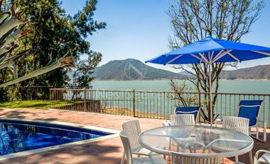 CASA EN VENTA EN LA PEÑA CON VISTA  Y ACCESO AL LAGO