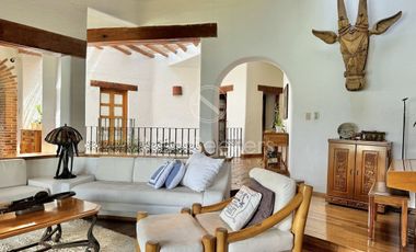 CASA EN VENTA EN LA PEÑA CON VISTA  Y ACCESO AL LAGO